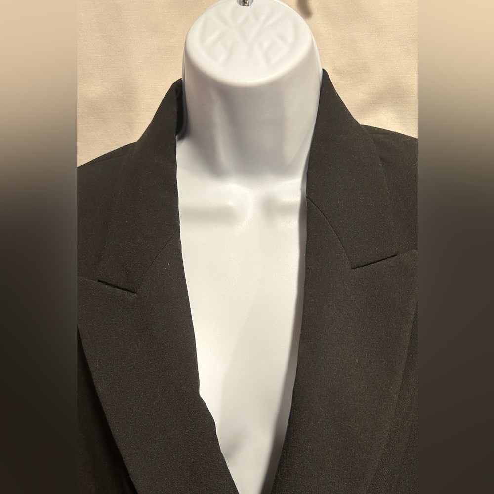 ZARA women’s black blazer, size LG, brand new, worn 1 time, length 28 1/2 “.